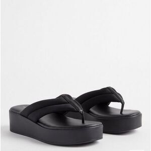 Torrid New With Tags Puffed Flip Flop Size 7